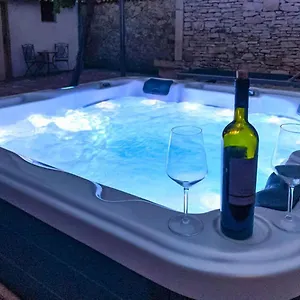 Barre With Jacuzzi Rovigno